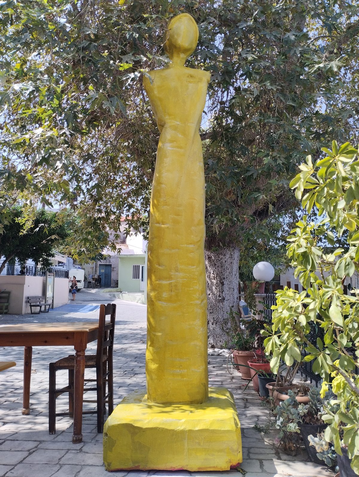 Κίτρινη Φιγούρα Γλυπτό